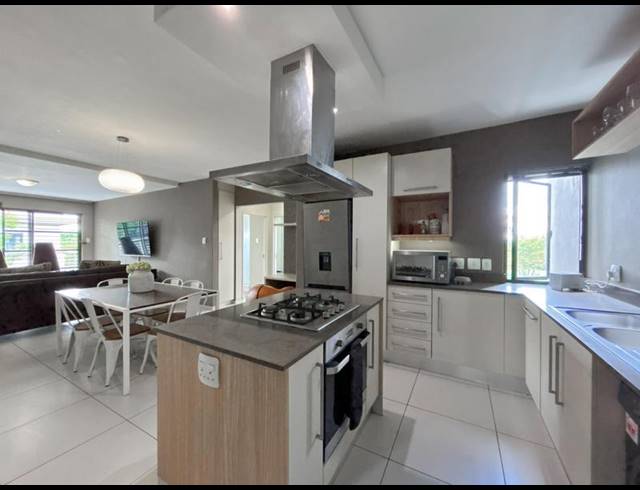 2 BEDROOM APARTMENT FOR SALE IN BRYANSTON